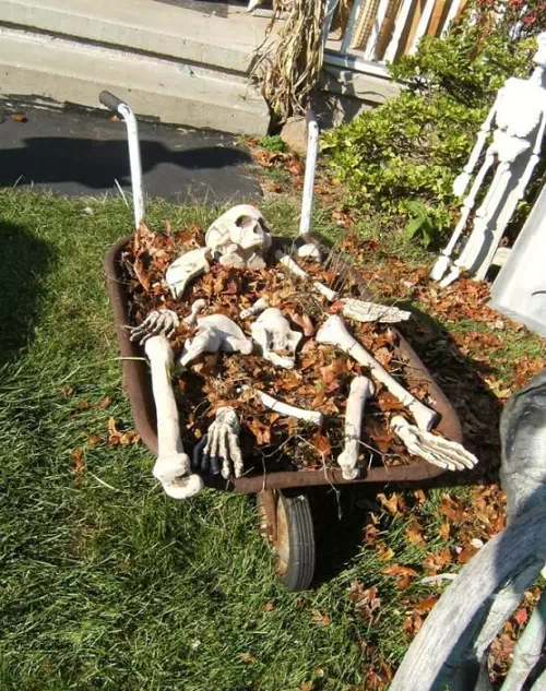 DIY Graveyard - Halloween design ideas